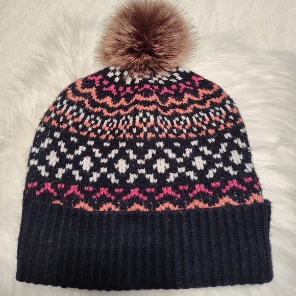💐 EUC Cupcakes & Cashmere Fair Isle Ultra Soft Pom Pom Sweater Beanie, OSFA - Picture 2 of 6